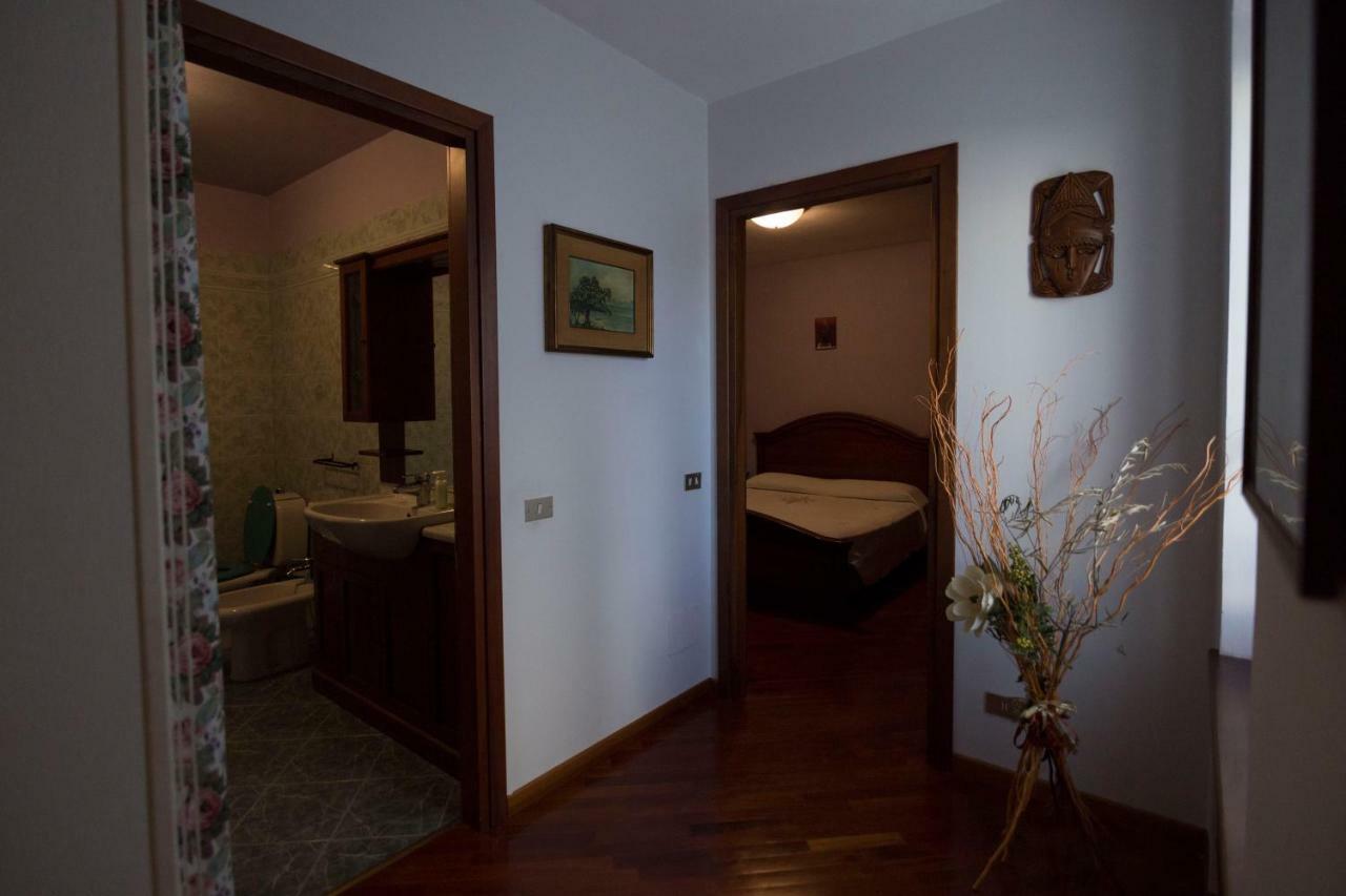 La Casa Di Cristina Apartment Арона Екстериор снимка