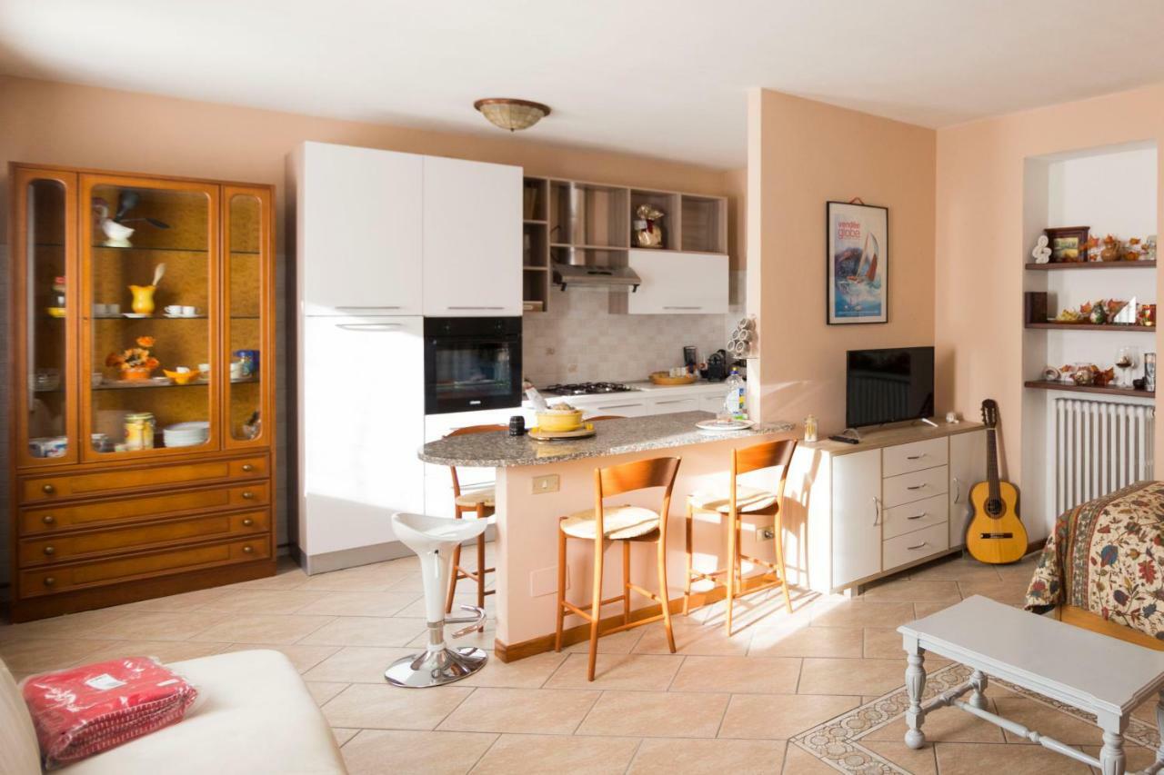 La Casa Di Cristina Apartment Арона Екстериор снимка