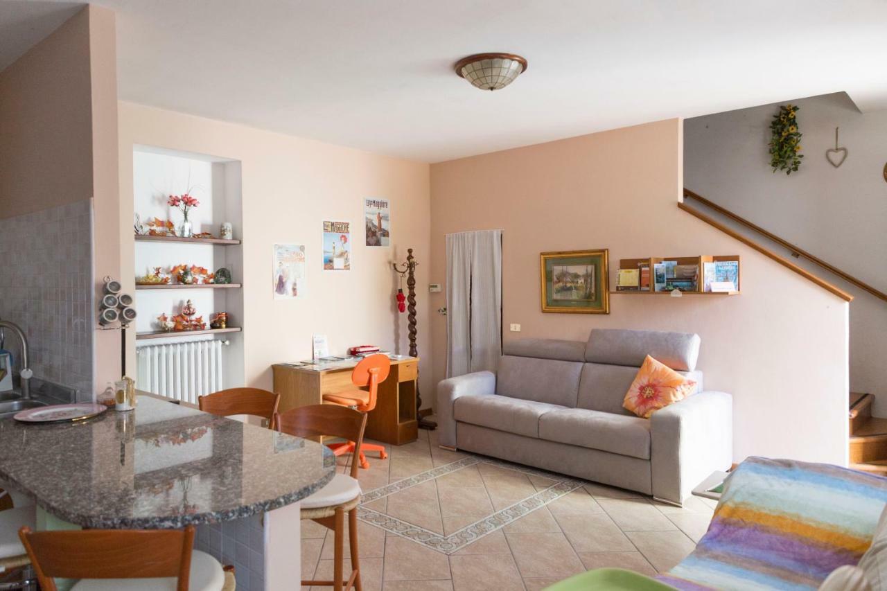 La Casa Di Cristina Apartment Арона Екстериор снимка