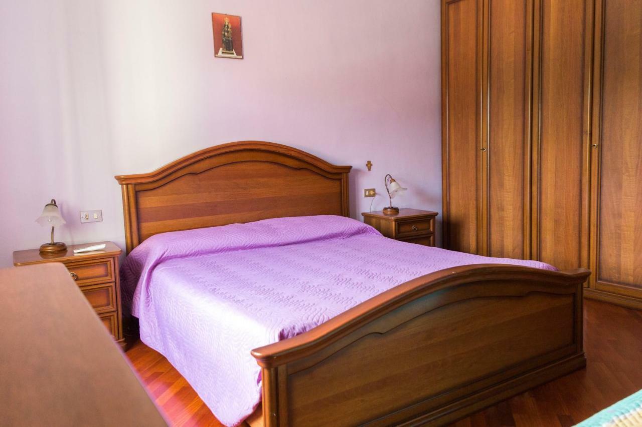 La Casa Di Cristina Apartment Арона Екстериор снимка