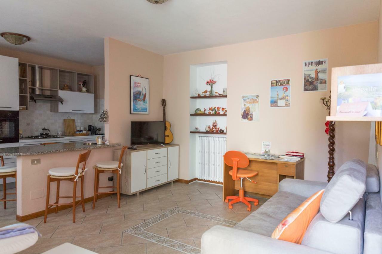 La Casa Di Cristina Apartment Арона Екстериор снимка